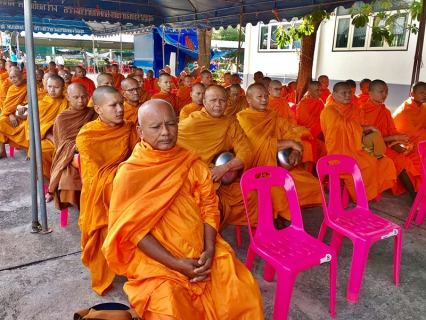 ไฟล์แนบ กปภ.สาขาพนมทวน ร่วมทำบุญตักบาตรข้าวสาร อาหารแห้ง เนื่องในโอกาสวันเฉลิมพระชนมพรรษา ๘๕ พรรษา ๑๒ สิงหาคม ๒๕๖๐ 