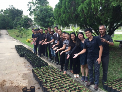 ไฟล์แนบ กปภ.สาขาสะเดาร่วมปลูกดาวเรืองจำนวน 999 ต้น ซึ่งเป็นสีประจำวันพระราชสมภพ พระบาทสมเด็จพระปรมินทรมหาภูมิพลอดุลยเดช เพื่อให้บานสะพรั่งทั่วประเทศในช่วงพระราชพิธีถวายพระเพลิงพระบรมศพวันที่ 25-29 ตุลาคม 2560