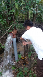 ไฟล์แนบ กปภ.สาขาสมุทรสงคราม ระบายตะกอนในเส้นท่อ ตามแผนในโครงการจัดการน้ำสะอาด Water Safety Plan 