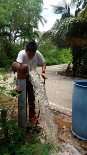 ไฟล์แนบ กปภ.สาขาสมุทรสงคราม ระบายตะกอนในเส้นท่อ ตามแผนในโครงการจัดการน้ำสะอาด Water Safety Plan 