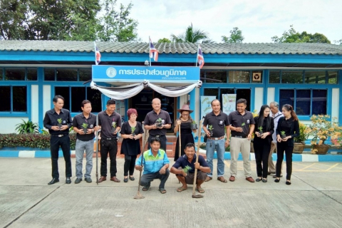 ไฟล์แนบ การประปาส่วนภูมิภาค สาขาพยัคฆภูมิพิสัย จัดกิจกรรมโครงการเติมใจให้กัน วาระ ๑๒ สิงหา มหาราชินี พร้อมปลูกดอกดาวเรือง ณ บริเวณด้านหน้าสำนักงาน กปภ.สาขาฯ