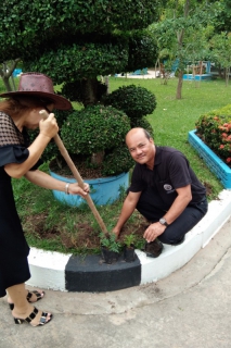 ไฟล์แนบ การประปาส่วนภูมิภาค สาขาพยัคฆภูมิพิสัย จัดกิจกรรมโครงการเติมใจให้กัน วาระ ๑๒ สิงหา มหาราชินี พร้อมปลูกดอกดาวเรือง ณ บริเวณด้านหน้าสำนักงาน กปภ.สาขาฯ