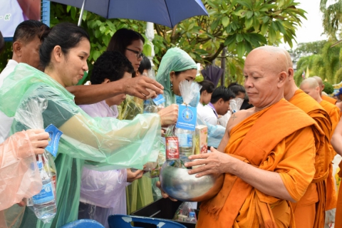 ไฟล์แนบ กปภ.สาขาระยองร่วมใจสืบสานประเพณีตักบาตรเทโว ท่ามกลางสายฝน