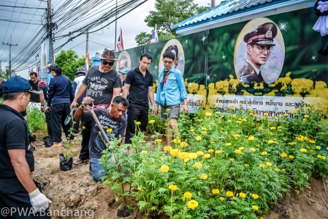ไฟล์แนบ สาขาบ้านฉาง ประดับดาวเรืองถวายความอาลัย ครบรอบวันสวรรคต