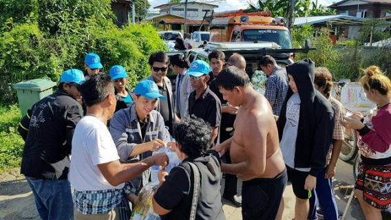 ไฟล์แนบ การประปาส่วนภูมิภาคสาขาพยุหะคีรี ร่วมกับ เทศบาลตำบลพยุหะ แจกอาหาร น้ำดื่มและสิ่งของจำเป็น แก่ผู้ประสบภัยน้ำท่วม