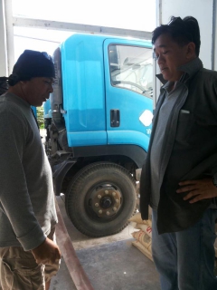 ไฟล์แนบ นายชูชาติ ไม้คง ผู้จัดการ กปภ. สาขาสุพรรณบุรี มอบหมายให้ นายประเสริฐ เสลาหอม หัวหน้างานผลิต และพนักงานผลิต นำรถบรรทุกน้ำไปช่วยบรรทุกน้ำแจกให้กับผู้ใช้น้ำในเขตพื้นที่ อำเภออ้อมน้อย จังหวัดนครปฐม 