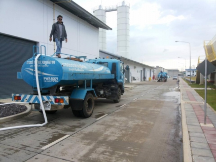 ไฟล์แนบ นายชูชาติ ไม้คง ผู้จัดการ กปภ. สาขาสุพรรณบุรี มอบหมายให้ นายประเสริฐ เสลาหอม หัวหน้างานผลิต และพนักงานผลิต นำรถบรรทุกน้ำไปช่วยบรรทุกน้ำแจกให้กับผู้ใช้น้ำในเขตพื้นที่ อำเภออ้อมน้อย จังหวัดนครปฐม 
