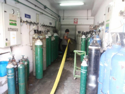 ไฟล์แนบ นายชูชาติ ไม้คง ผู้จัดการ กปภ. สาขาสุพรรณบุรี มอบหมายให้ นายประเสริฐ เสลาหอม หัวหน้างานผลิต และพนักงานผลิต นำรถบรรทุกน้ำไปช่วยบรรทุกน้ำแจกให้กับผู้ใช้น้ำในเขตพื้นที่ อำเภออ้อมน้อย จังหวัดนครปฐม 