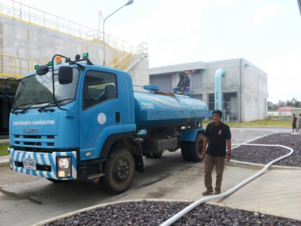 ไฟล์แนบ นายชูชาติ ไม้คง ผู้จัดการ กปภ. สาขาสุพรรณบุรี มอบหมายให้ นายประเสริฐ เสลาหอม หัวหน้างานผลิต และพนักงานผลิต นำรถบรรทุกน้ำไปช่วยบรรทุกน้ำแจกให้กับผู้ใช้น้ำในเขตพื้นที่ อำเภออ้อมน้อย จังหวัดนครปฐม 