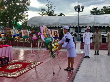 ไฟล์แนบ กปภ.สาขาพนมทวน ร่วมน้อมรำลึกถึงพระมหากรุณาธิคุณพระบาทสมเด็จ พระจุลจอมเกล้าเจ้าอยู่หัว รัชกาลที่ ๕ ในงานพิธีวันปิยมหาราช ๒๓ ตุลาคม ๒๕๖๐