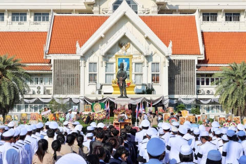 ไฟล์แนบ กปภ.สาขาปทุมธานี ร่วมพิธีวางพวงมาลาถวายราชสักการะพระบรมราชานุสาวรีย์ พระบาทสมเด็จพระจุลจอมเกล้าเจ้าอยู่หัว เนื่องในวันปิยมหาราช ประจำปี 2560