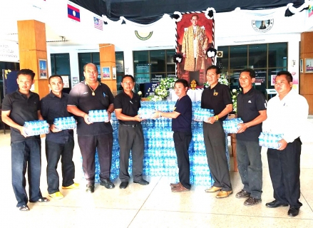 ไฟล์แนบ กปภ.สาขาธาตุพนมมอบน้ำดื่มบรรจุขวดตราสัญลักษณ์ กปภ.ให้กับหน่วยงานส่วนท้องถิ่นเพื่อแจกในงานพระราชพิธีฯ
