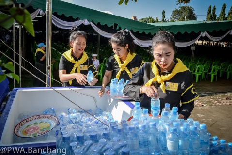 ไฟล์แนบ ประปาบ้านฉาง ร่วมถวายดอกไม้จันทน์และบริการน้ำดื่มแก่ประชาชน