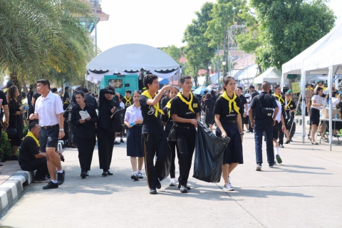 ไฟล์แนบ กปภ.สาขาปทุมธานี เข้าร่วม "พิธีถวายดอกไม้จันทน์ในงานพระราชพิธีถวายพระเพลิงพระบรมศพ พระบาทสมเด็จพระปรมินทรมหาภูมิพลอดุลยเดช บรมนาถบพิตร