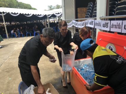 ไฟล์แนบ กปภ.สาขาขลุง ร่วมบริการน้ำดื่มแก่ประชาชนที่เข้าถวายดอกไม้จันทน์ พระราชพิธีถวายพระเพลิงพระบรมศพ พระบาทสมเด็จพระปรมินทรมหาภูมิพลอดุยเดช บรมนาถบพิตร 