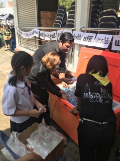 ไฟล์แนบ กปภ.สาขาขลุง ร่วมบริการน้ำดื่มแก่ประชาชนที่เข้าถวายดอกไม้จันทน์ พระราชพิธีถวายพระเพลิงพระบรมศพ พระบาทสมเด็จพระปรมินทรมหาภูมิพลอดุยเดช บรมนาถบพิตร 