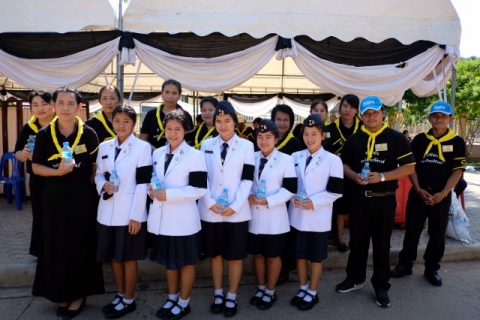 ไฟล์แนบ กปภ.สาขาพนมสารคาม ได้เข้าร่วมพิธีถวายดอกไม้จันทน์และให้บริการน้ำดื่ม กปภ. เนื่องในพิธีถวายพระเพลิงพระบรมศพ พระบาทสมเด็จพระปรมินทรมหาภูมิพลอดุลยเดช บรมนาถบพิตร 