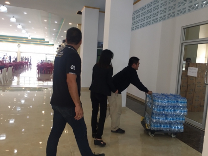 ไฟล์แนบ กปภ.สาขาสมุทรสงคราม ร่วมกับ บริษัท เอ็กคอมธารา จำกัด ส่งมอบน้ำดื่มบรรจุขวด เพื่อใช้ในงานพระราชพิธีถวายพระเพลิงพระบรมศพพระบาทสมเด็จพระปรมินทรมหาภูมิพลอดุลยเดช บรมนาถบพิตร