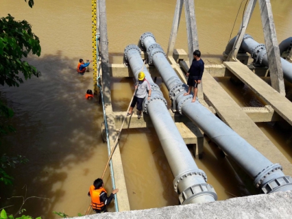 ไฟล์แนบ กปภ.สาขาชุมพร ดำเนินการรื้อท่อทางดูดน้ำ เตรียมพร้อมรับเหตุน้ำท่วมฉับพลัน