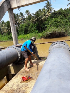 ไฟล์แนบ กปภ.สาขาชุมพร ดำเนินการรื้อท่อทางดูดน้ำ เตรียมพร้อมรับเหตุน้ำท่วมฉับพลัน
