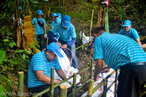 ไฟล์แนบ ประปาบ้านฉาง ใส่ใจสิ่งแวดล้อม ร่วมสร้างฝายชะลอน้ำธรรมชาติที่เขาภูดร