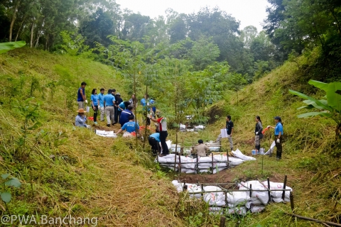 ไฟล์แนบ ประปาบ้านฉาง ใส่ใจสิ่งแวดล้อม ร่วมสร้างฝายชะลอน้ำธรรมชาติที่เขาภูดร