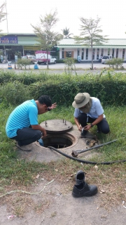 ไฟล์แนบ กปภ.สาขาสามพรานลงพื้นที่ตรวจสอบและซ่อมบำรุงรักษาตู้ DMA 