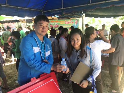 ไฟล์แนบ นายกมล ประดุงรุก ผู้จัดการการประปาส่วนภูมิภาคสาขาแม่สอด มอบหมายให้ นางจินดา เดชเดชา หัวหน้างานอำนวยการ และ นายเกียรติพงษ์ กาญจนหย่า หัวหน้างานจัดเก็บรายได้ นำทีมพนักงานเข้าร่วมกิจกรรมโครงการอำเภอ..ยิ้มเคลื่อนที่ ประจำปี 2560 โดยมีวัตถุประสงค์เพื่อนำบริการของรัฐ ไปบริการแก่ประชาชนในพื้นที่ห่างไกลเป็นการลดรายจ่ายและเวลาของประชาชน ในการเดินทางมาติดต่อขอรับบริการและสร้างความใกล้ชิดระหว่างประชาชนกับเจ้าหน้าที่ของรัฐ ประจำเดือน ธันวาคม 2560