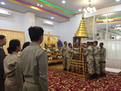 ไฟล์แนบ กปภ.สาขาสมุทรสงคราม ร่วมพิธีอัญเชิญนพปฎลสุวรรณฉัตร และพระบรมฉายาลักษณ์พระบาทสมเด็จพระปรมินทรมหาภูมิพลอดุลยเดช บรมนาถบพิตร ลงจากพระเมรุมาศจำลอง 