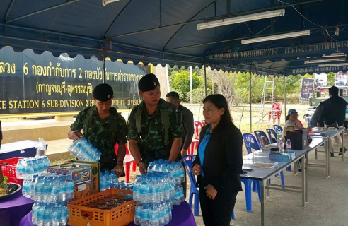 ไฟล์แนบ กปภ.สาขาพนมทวน มอบน้ำดื่มบรรจุขวดตรา กปภ.เพื่อให้บริการประชาชนที่เดินทางในช่วงเทศกาลปีใหม่