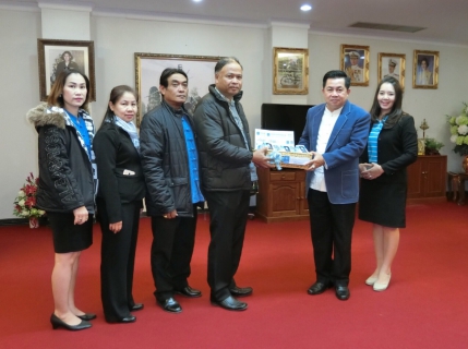 ไฟล์แนบ การประปาส่วนภูมิภาคสาขาพะเยา เข้ามอบของที่ระลึกของการประปาส่วนภูมิภาค สวัสดีปีใหม่ 2561 แด่ผู้ว่าราชการจังหวัดพะเยา