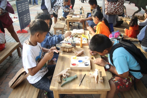 ไฟล์แนบ กปภ.สาขาปทุมธานี ร่วมสนับสนุนน้ำดื่มและของที่ระลึกทางการศึกษา เนื่องในงานวันเด็กแห่งชาติ 2561