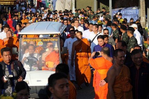 ไฟล์แนบ การประปาส่วนภูมิภาค สาขาธาตุพนมมอบน้ำดื่มตราสัญลักษณ์ กปภ. เพื่อใช้ในพิธีอัญเชิญพระอุปคุต ในพิธีเปิดงานนมัสการพระธาตุพนม ประจำปี ๒๕๖๑