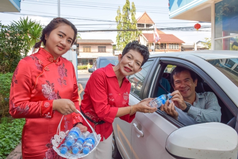 ไฟล์แนบ กปภ.สาขาระยอง จัดกิจกรรม "มาจ่าย หมวยแจก" มอบน้ำดื่มตราสัญลักษณ์ กปภ.แก่ผู้ใช้น้ำเนื่องในเทศกาลตรุษจีน 2561