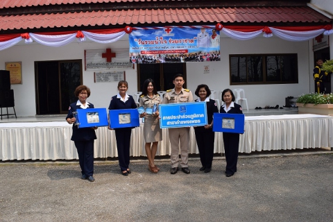 ไฟล์แนบ กปภ.สาขากำแพงเพชร สนับสนุนของที่ระลึกและกระเป๋าตราสัญลักษณ์ กปภ. เพื่อใช้ในงานวันรวมน้ำใจ ช่วยกาชาด 