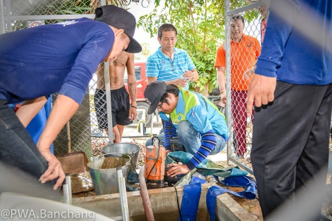 ไฟล์แนบ สาขาบ้านฉาง "ใส่ใจผู้บริโภค" ร่วมล้างถังพักน้ำ รพ. เพื่อสุขอนามัยที่ดี