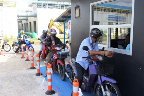 ไฟล์แนบ กปภ.สาขาหาดใหญ่ (พ) เปิดบริการตู้ทางด่วนรับชำระค่าน้ำ สำหรับรถจักรยานยนต์  Pay on Motorcycle ระบายความหนาแน่นของลูกค้า และการจราจร 