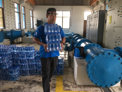 ไฟล์แนบ กปภ.สาขาสามพรานมอบน้ำดื่มตราสัญลักษณ์ ให้กับสำนักงานป้องกันและบรรเทาสาธารณภัยจังหวัดนครปฐม 