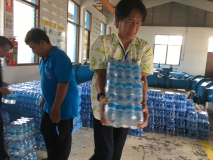 ไฟล์แนบ กปภ.สาขาสามพรานมอบน้ำดื่มตราสัญลักษณ์ ให้กับสำนักงานป้องกันและบรรเทาสาธารณภัยจังหวัดนครปฐม 
