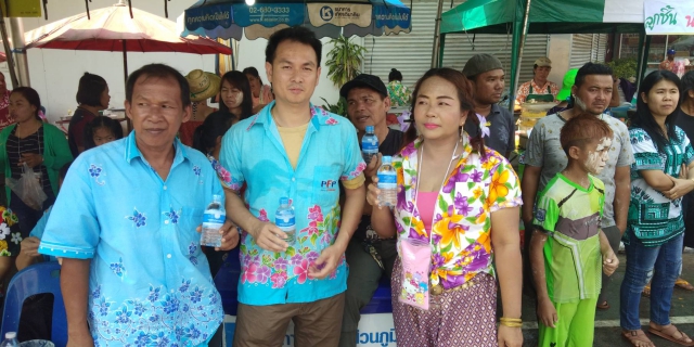 ไฟล์แนบ การประปาส่วนภูมิภาคสาขาสุโขทัย  ร่วมงานประเพณีสงกรานต์เสื้อลายดอก ถนนข้าวตอกสุโขทัย ประจำปี 2561