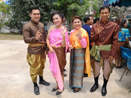 ไฟล์แนบ กปภ.สาขาพนมทวน สืบสานแต่งไทย ชวนไปสรงน้ำพระรดน้ำดำหัวผู้สูงอายุ 