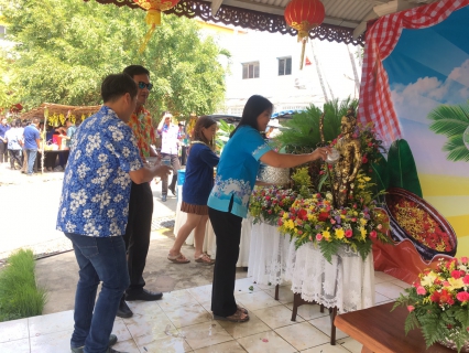 ไฟล์แนบ นายกมล ประดุงรุก ผู้จัดการการประปาส่วนภูมิภาคสาขาแม่สอด นำทีมพนักงานในสังกัดร่วมงานประเพณีรดน้ำดำหัวผู้สูงอายุและนายอำเภอแม่สอด ประจำปี 2561 เนื่องในประเพณีสงกรานต์และวันขึ้นปีใหม่ไทย เพื่อเป็นการสืบสานประเพณีวัฒนธรรมอันดีงามของชาวไทย สำหรับปี พ.ศ.2561 ในวันศุกร์ที่ 20 เมษายน 2561 ณ บริเวณบ้านพักนายอำเภอแม่สอด เวลา 14.00 น