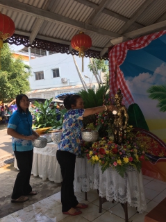 ไฟล์แนบ นายกมล ประดุงรุก ผู้จัดการการประปาส่วนภูมิภาคสาขาแม่สอด นำทีมพนักงานในสังกัดร่วมงานประเพณีรดน้ำดำหัวผู้สูงอายุและนายอำเภอแม่สอด ประจำปี 2561 เนื่องในประเพณีสงกรานต์และวันขึ้นปีใหม่ไทย เพื่อเป็นการสืบสานประเพณีวัฒนธรรมอันดีงามของชาวไทย สำหรับปี พ.ศ.2561 ในวันศุกร์ที่ 20 เมษายน 2561 ณ บริเวณบ้านพักนายอำเภอแม่สอด เวลา 14.00 น