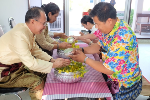 ไฟล์แนบ กปภ.สาขาอุบลราชธานี ร่วมสืบสานสงกรานต์ไทย รดน้ำดำหัวผู้ใหญ่ประจำปี ๒๕๖๑