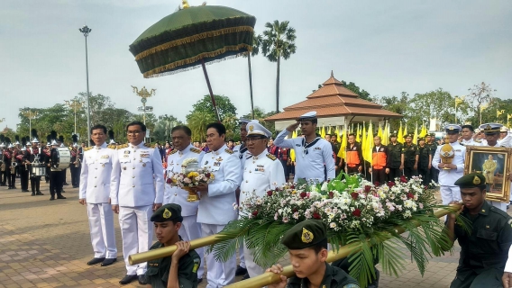ไฟล์แนบ กปภ.สาขาธาตุพนมแจกน้ำดื่มบรรจุขวดตราสัญลักษณ์ กปภ. ในงานพิธีสรงน้ำพระราชทาน พระธาตุพนมวรมหาวิหาร ประจำปี ๒๕๖๑