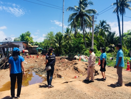 ไฟล์แนบ กปภ.สาขาสมุทรสงคราม ลงพื้นที่ให้ความช่วยเหลือตรวจสอบระบบประปา มอบน้ำดื่มและเงินสนับสนุน กรณีบ้านทรุดเนื่องจากน้ำเซาะริมตลิ่ง
