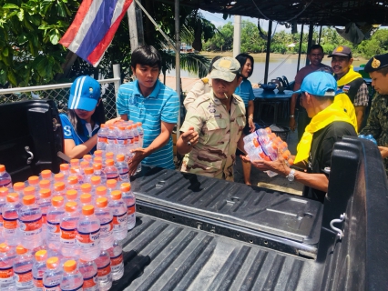 ไฟล์แนบ กปภ.สาขาสมุทรสงคราม ลงพื้นที่ให้ความช่วยเหลือตรวจสอบระบบประปา มอบน้ำดื่มและเงินสนับสนุน กรณีบ้านทรุดเนื่องจากน้ำเซาะริมตลิ่ง