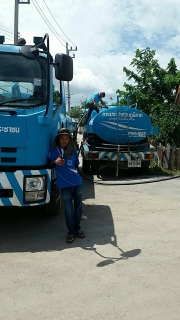 ไฟล์แนบ กปภ.สาขาสมุทรสงคราม ลงพื้นที่อัดน้ำเสริมแรงดันในเส้นท่อและแจกจ่ายน้ำ เพื่อบรรเทาความเดือดร้อนกรณน้ำไม่ไหลพื้นที่ ต.คลองโคน