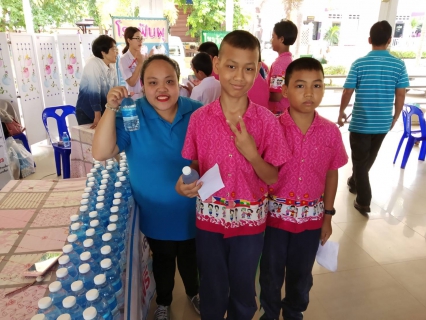 ไฟล์แนบ กปภ.สาขาสะเดาเข้าร่วมงานโครงการสุขภาพดีใต้ร่มพระบารมี และได้ร่วมแจกน้ำดื่มตราสัญลักษณ์ตรา กปภ.จำนวน 500ขวด ณ โรงเรียน วัดศรีวิเทศสังฆาราม อ.สะเดา จ.สงขลา
