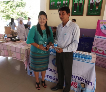 ไฟล์แนบ กปภ.สาขาสะเดาเข้าร่วมงานโครงการสุขภาพดีใต้ร่มพระบารมี และได้ร่วมแจกน้ำดื่มตราสัญลักษณ์ตรา กปภ.จำนวน 500ขวด ณ โรงเรียน วัดศรีวิเทศสังฆาราม อ.สะเดา จ.สงขลา